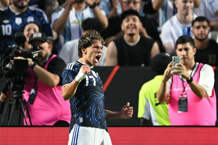 勒纳尔连续3届带不同球队参加世界杯，米卢曾连续5届做到